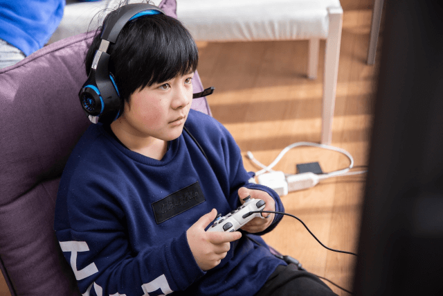 不登校中にゲーム依存になりやすい理由は？